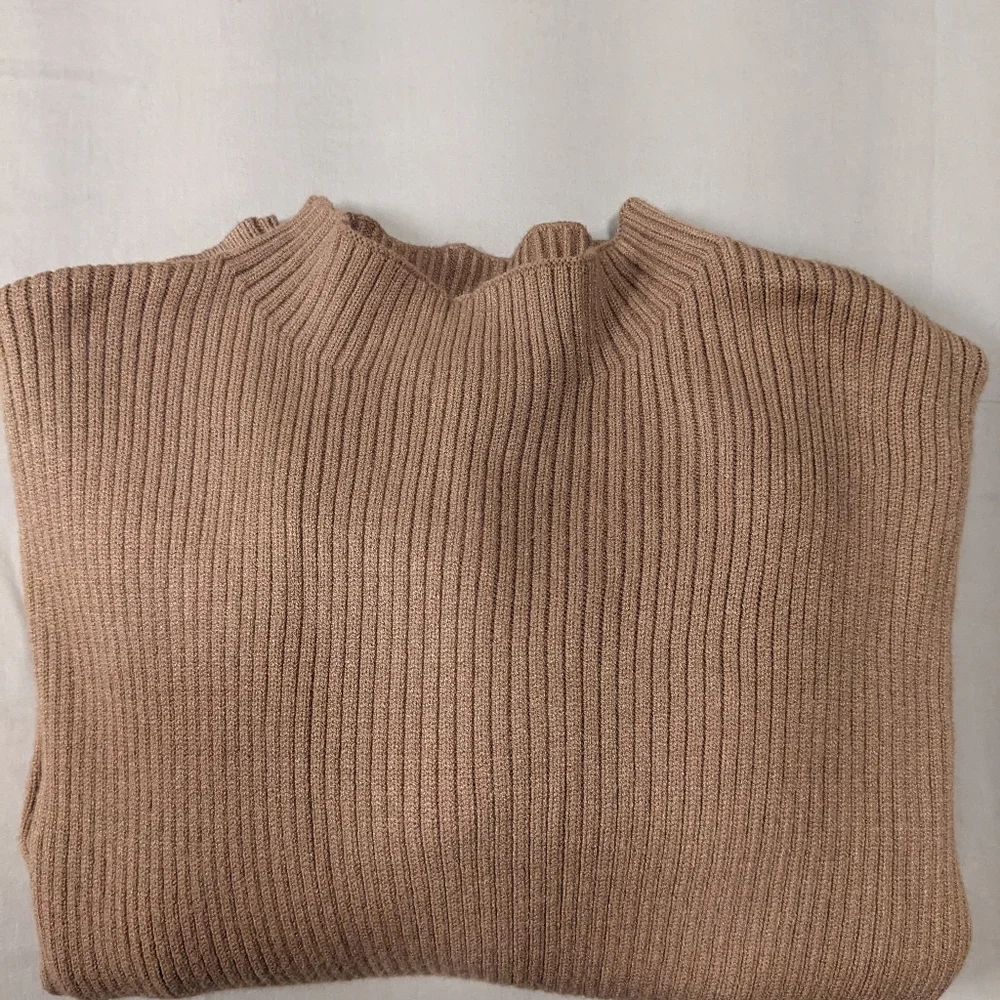 Moodie mock neck balloon sleeve sweater- size large